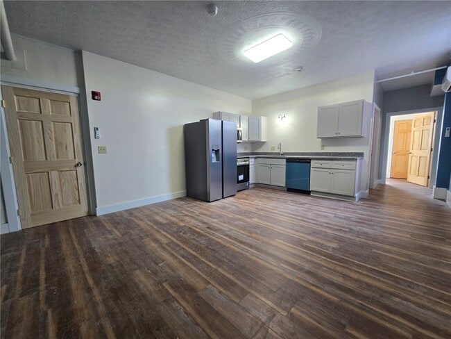 Photo - 27 E Main St