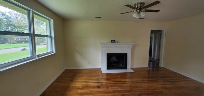 Photo - 854 Allison St