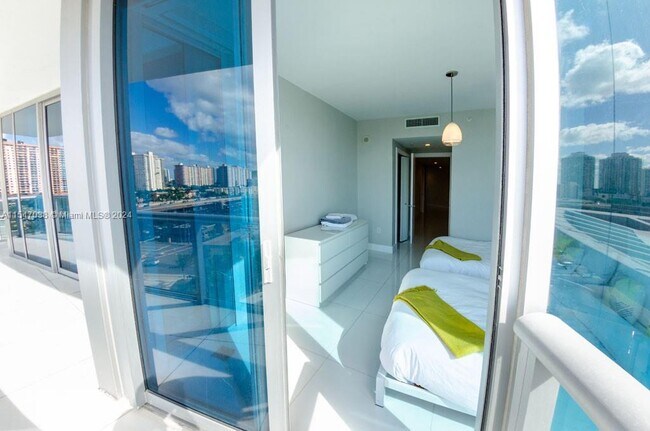 Photo - 17001 Collins Ave