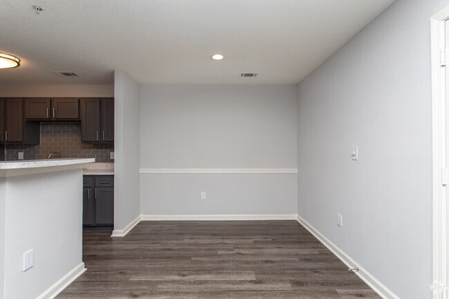 2BR, 2BA - 1068SF