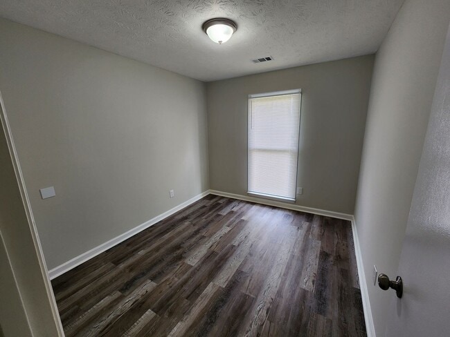 Photo - 3034 Lansing Ave