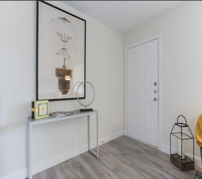 Building Photo - Cozy 1Bed/1Bath with natural light conveniently located in Durham, minutes from Duke! Water Inclu... Unit 2006 House Ave,  11