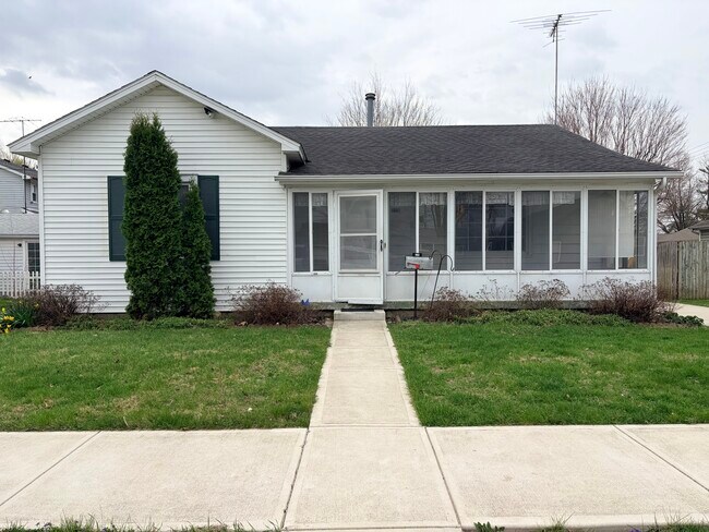 Building Photo - 229 E Madison St