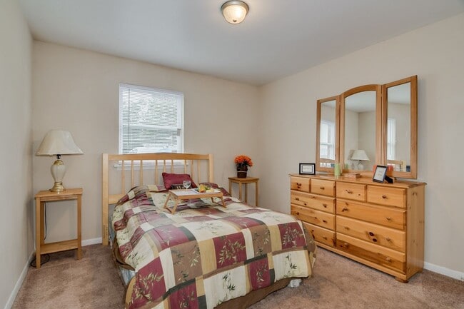 Photo - Azalea Park Apartments