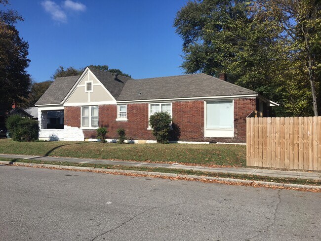 Photo - 864 Dickinson St