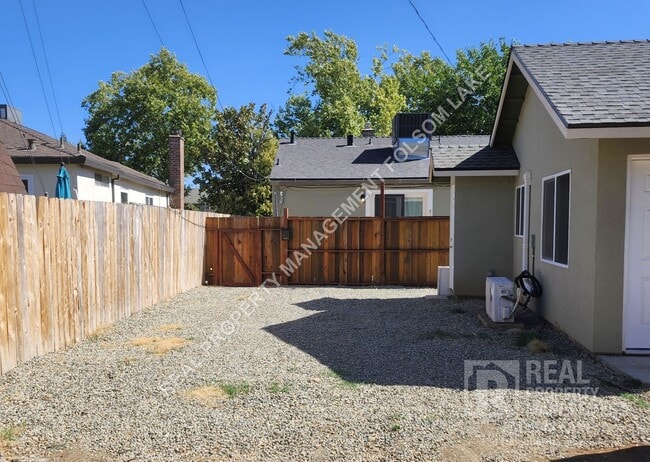 814 1/2 Rumsey Way
