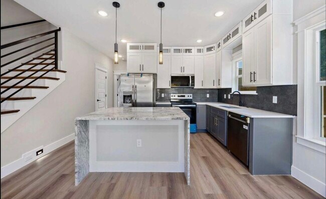 Photo - 4624 Mayflower St