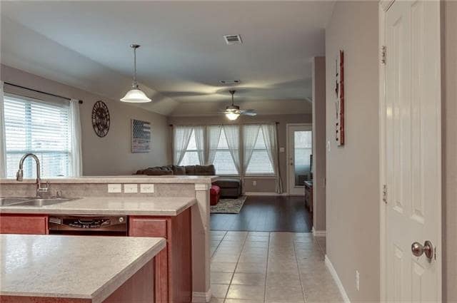 Photo - 708 Creekside Dr