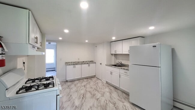 Building Photo - 60 E McFarlan St Rental