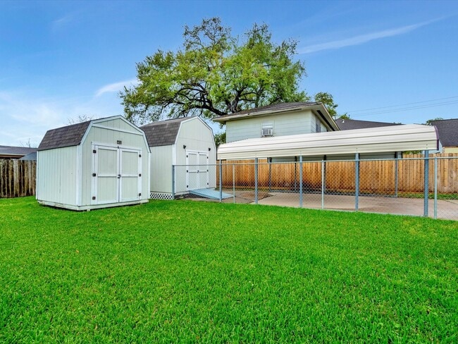 Building Photo - 506 Main St