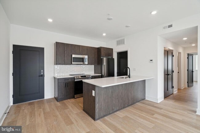 Building Photo - 1419 W Grange Ave Unit 208 Rental