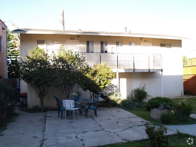 Building Photo 321 Hermosa