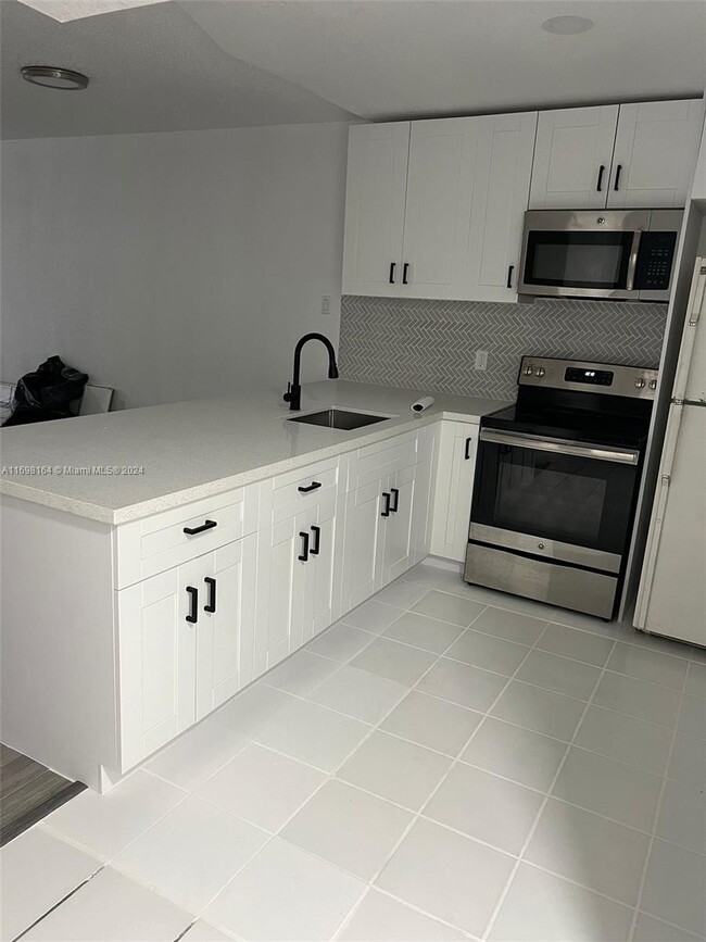 Photo - 1770 NE 191st St Apartment Unit 607-1