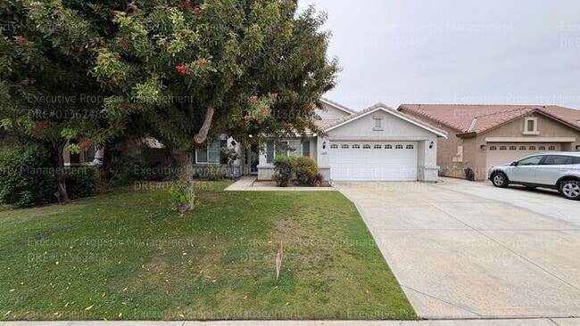 Spacious 4 bedroom 2 bathroom home located in the Ashton Falls community - Spacious 4 bedroom 2 bathroom home located in the Ashton Falls community