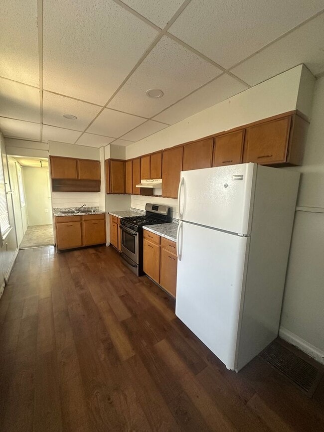 Photo - 3bd 1 bath with fenced in yard!