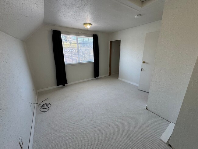 Photo - New Moon - 1314 S 2nd- 4 units Unidad B