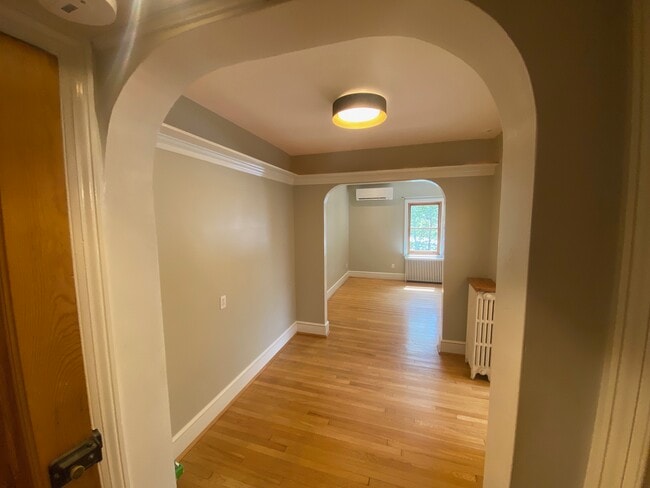 Photo - 909 E St SE Unit 8