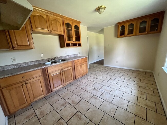 Photo - 10 Glenda Dr Unit Apt B