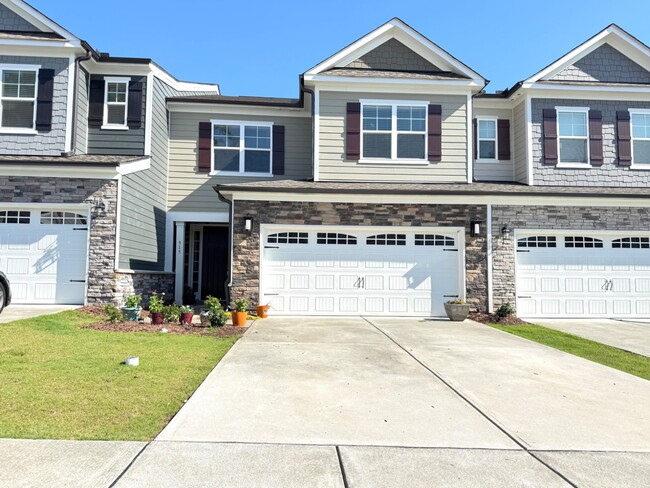 4 Bedroom Luxury Townhome in Apex - 4 Bedroom Luxury Townhome in Apex