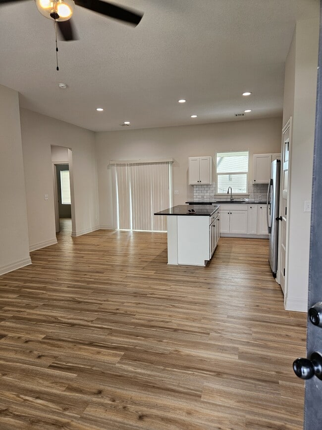 1919 E Sutton Ct