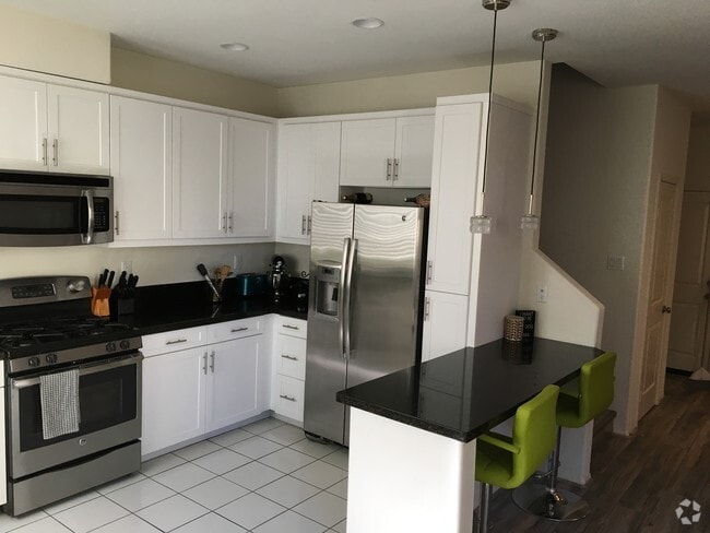 Building Photo - 10958 Kittridge St Rental