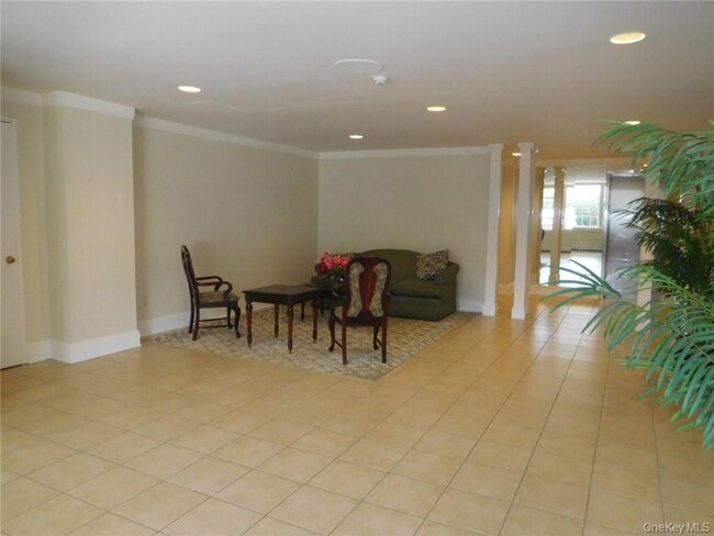 Photo - 2 Consulate Dr Unidad 1-P