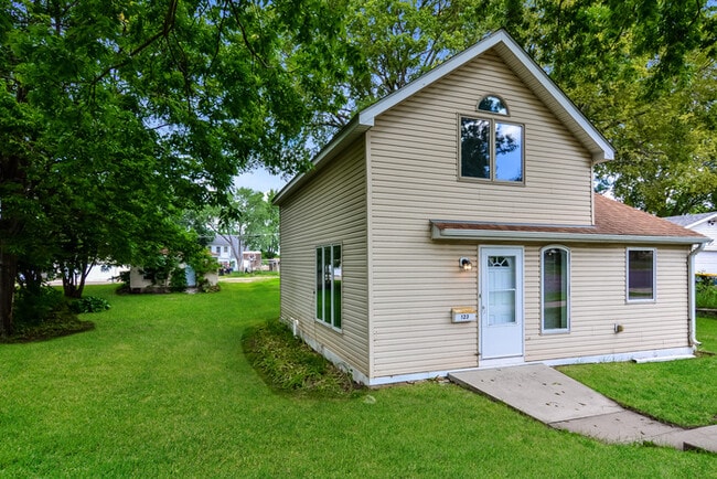 Photo - 123 4th Ave E