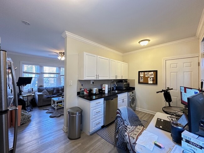 Photo - 644 W Roscoe St Unit J09P