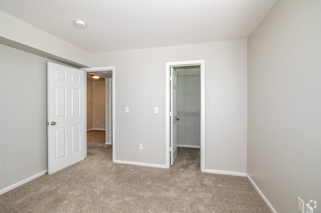 1BR, 1BA - 500SF - Bedroom