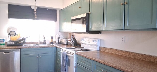 Photo - 1437 Robin Ln