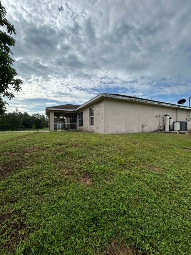 Photo - 409 La Perouse St