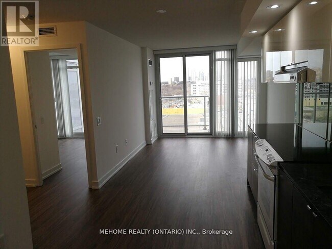 Photo - 121 McMahon Dr Unité 906