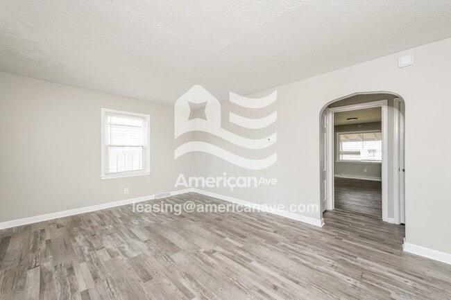 Photo - 2170 Parkview Pl
