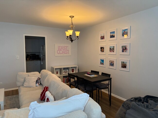 Living Room - 6301 N Sheridan Rd Unit 12N