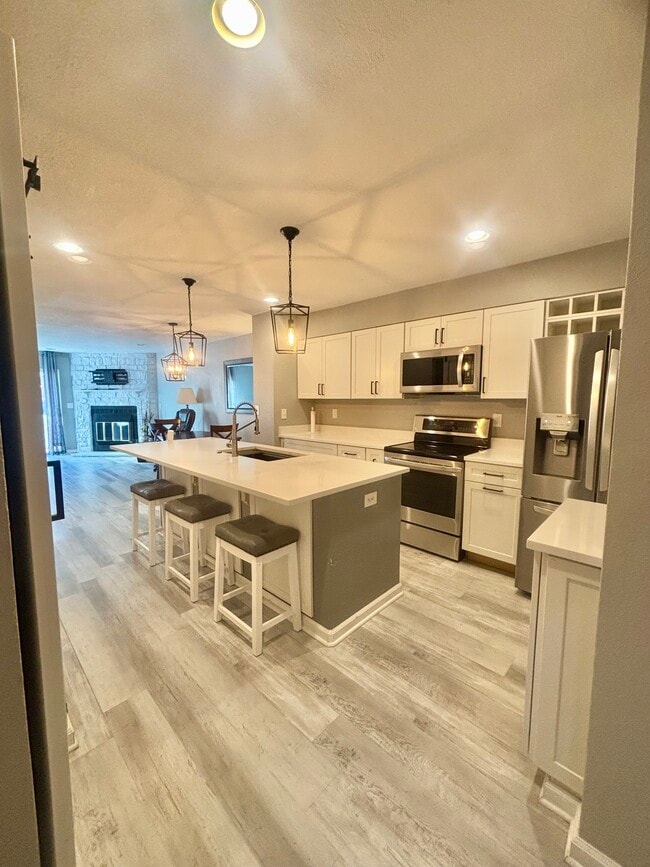 Building Photo - 12053 E Hoye Dr