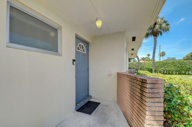 Photo - 2915 Ashley Dr W Unidad E