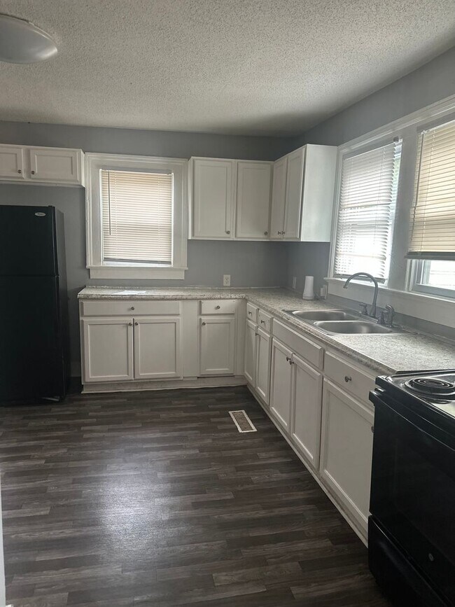 Photo - Spacious 3 bedroom 1 bath home