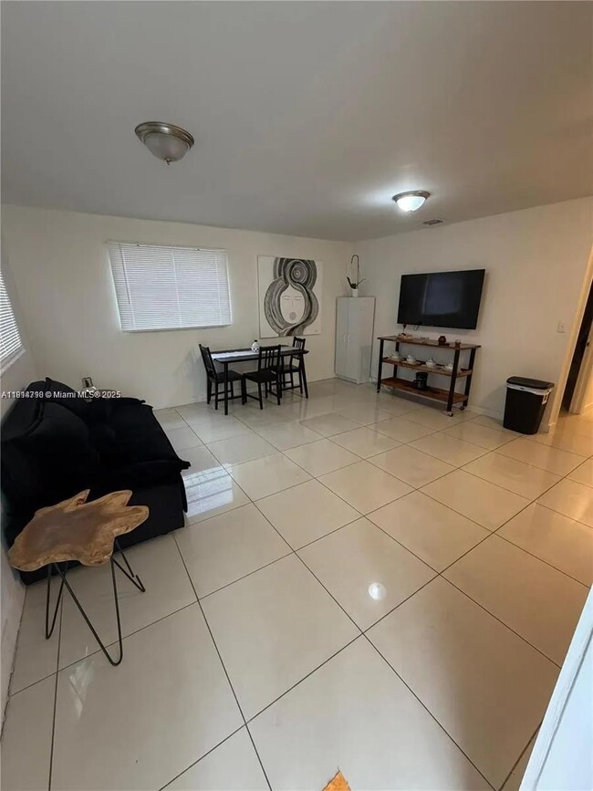 Photo - 1132 NW 38th St Unit 1