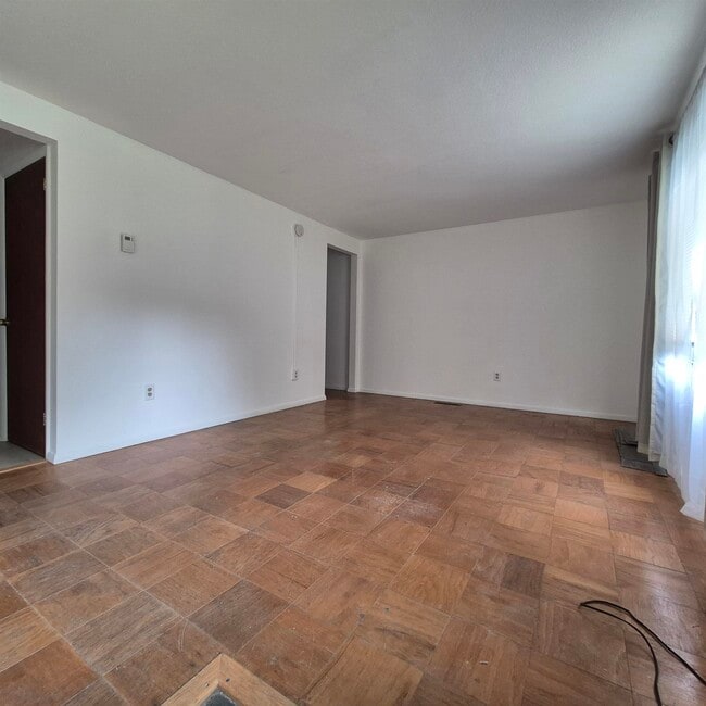 Photo - 12 Oakwood Dr