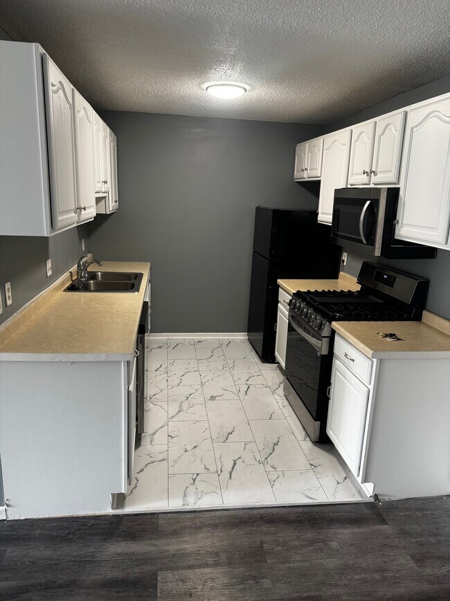 Photo - 1601 N Innsbruck Dr Unidad Black Forest Condos