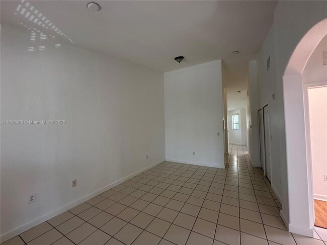 Photo - 1568 SE 26th St Unidad 200