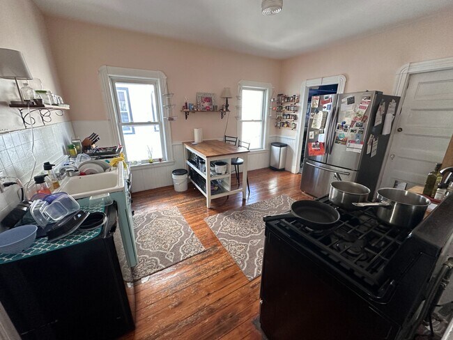 Building Photo - 37 Josephine Ave Unit 1 Rental