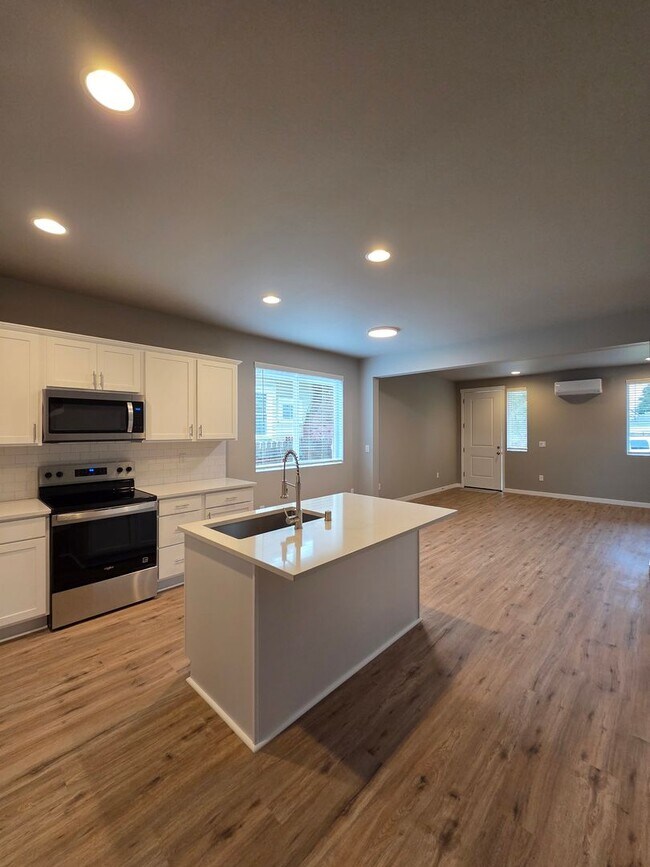 Photo - Brand new rental 3 bedroom 2.5 Bath in Centralia
