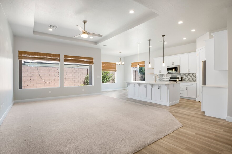 1317 E Gordon Ln