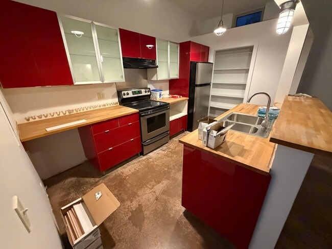 Building Photo - Modern gated 1 bedroom