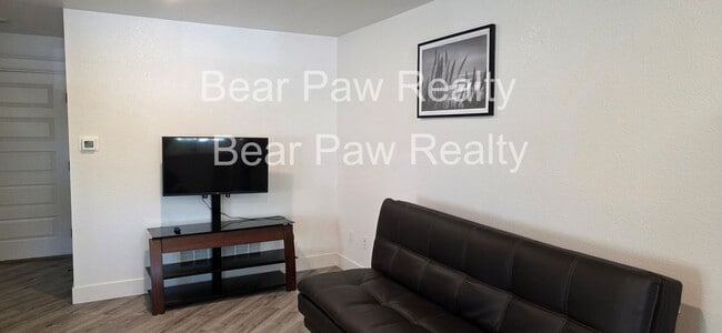 Photo - 2918 Cribbon Ave