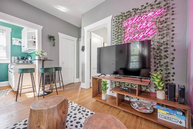 Building Photo - 5708 N Suwanee Ave Unit ID1271936P Rental