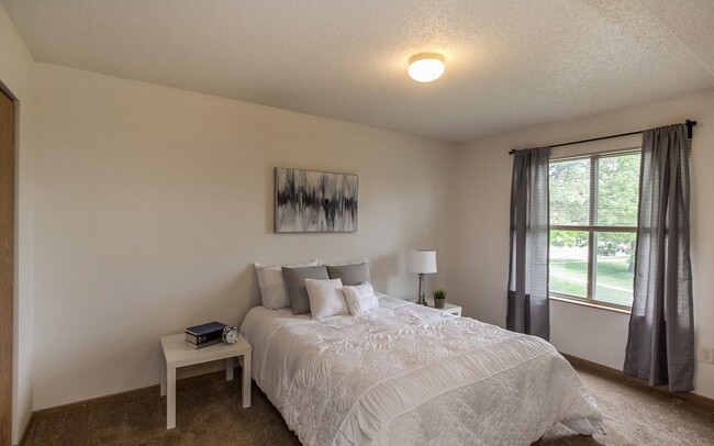 Photo - Large Two Bedroom Walking Distance to UIHC... Apartment Unit 1059-10