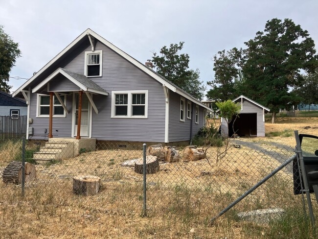 Building Photo - 2535 Bly St