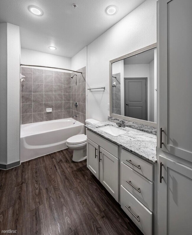 Photo - 1 br, 1 bath Condo - 2552 N Austin Ave